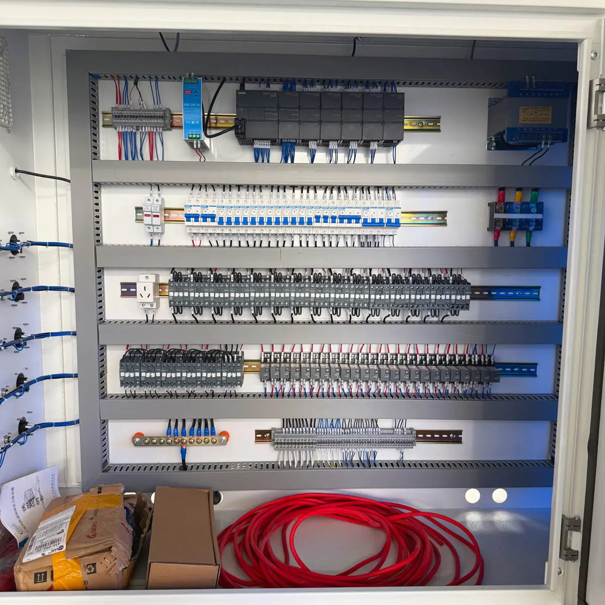 Electrical cabinet wiring for a pipe extrusion machine