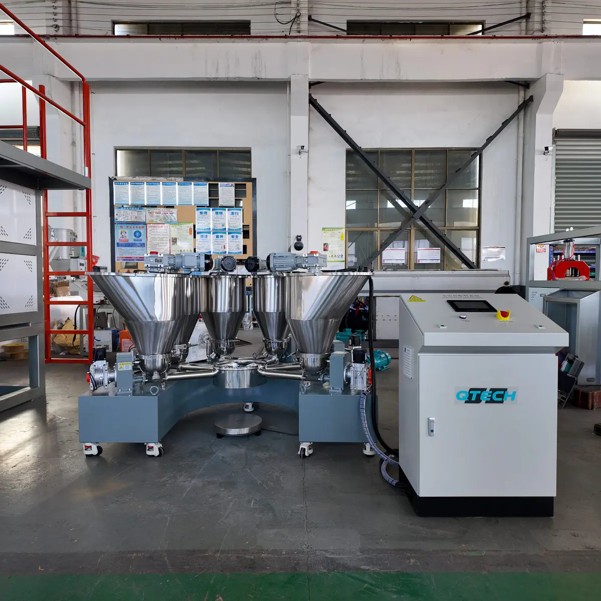 Volumetric dosing unit replacing manual bucket mixing on an existing extruder hopper