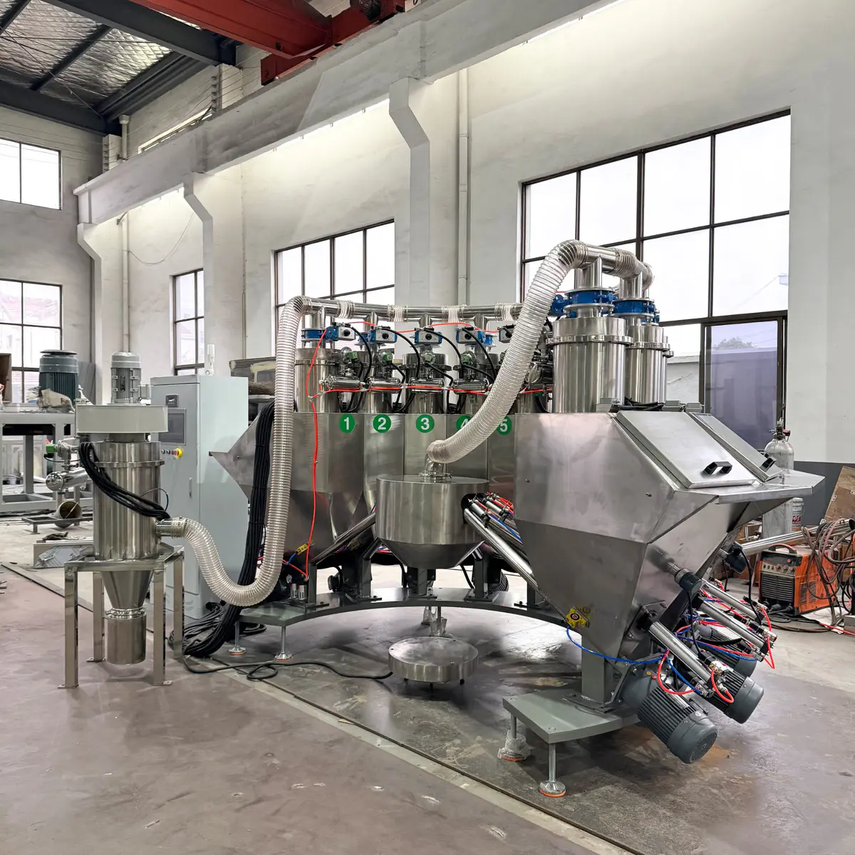 Mixing chamber of a gravimetric blender during assembly