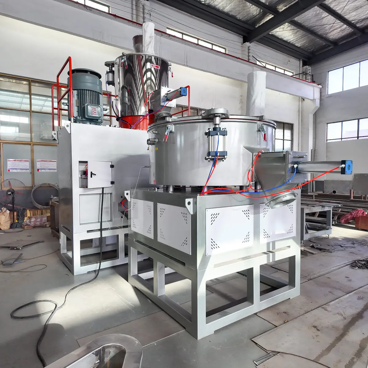 Heating and cooling mixer unit with high-speed hot mixer above a cooling mixer for PVC pipe production