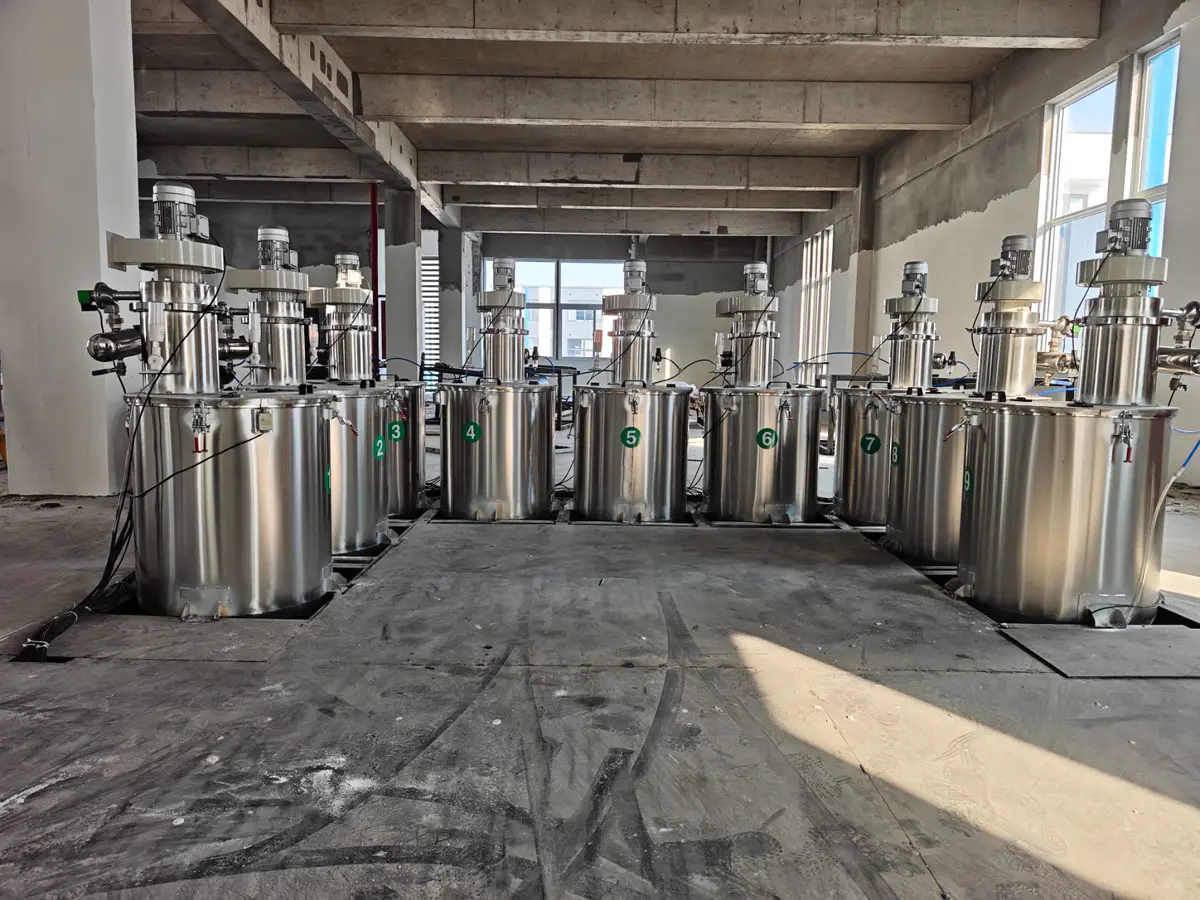 Gravimetric dosing unit retrofitted above the feed throat of an existing pipe extruder